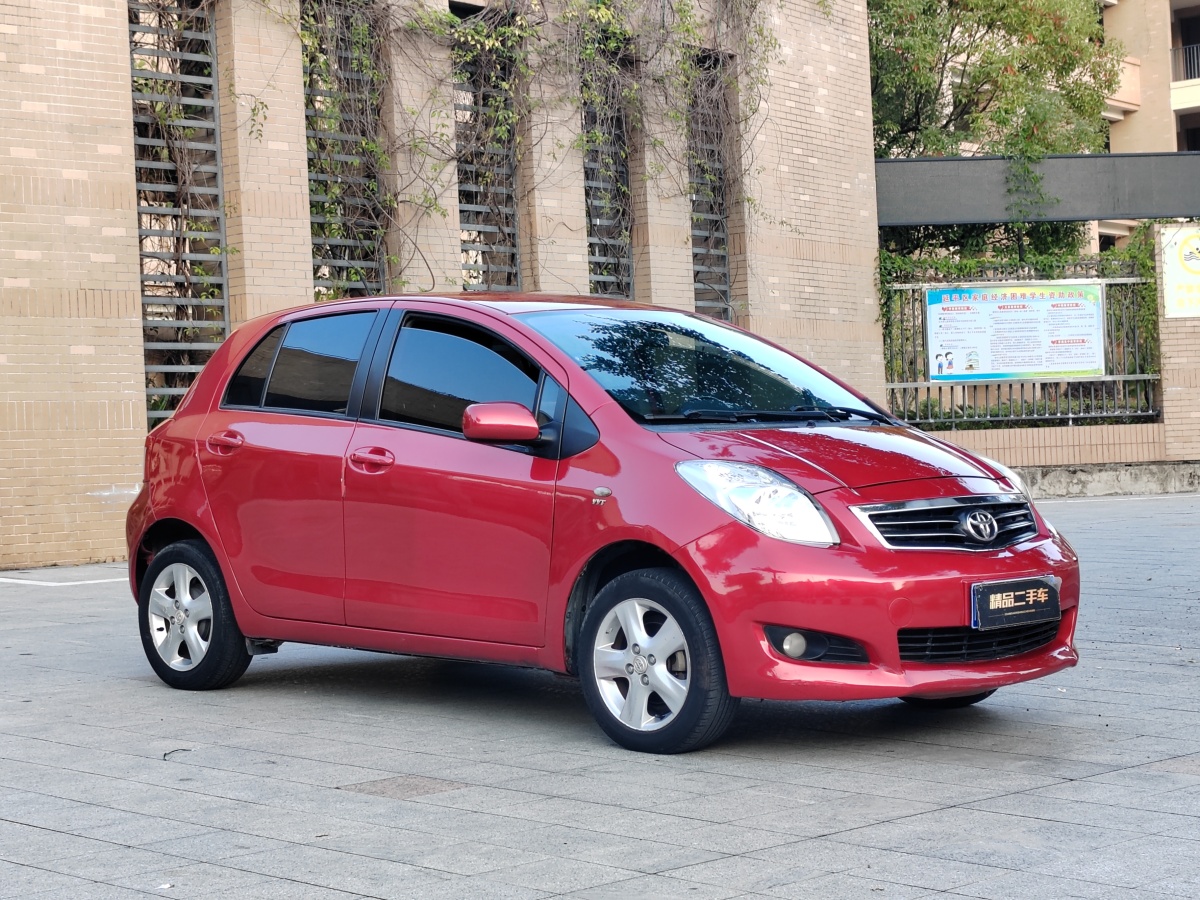 Toyota Yaris 2013 car image #2