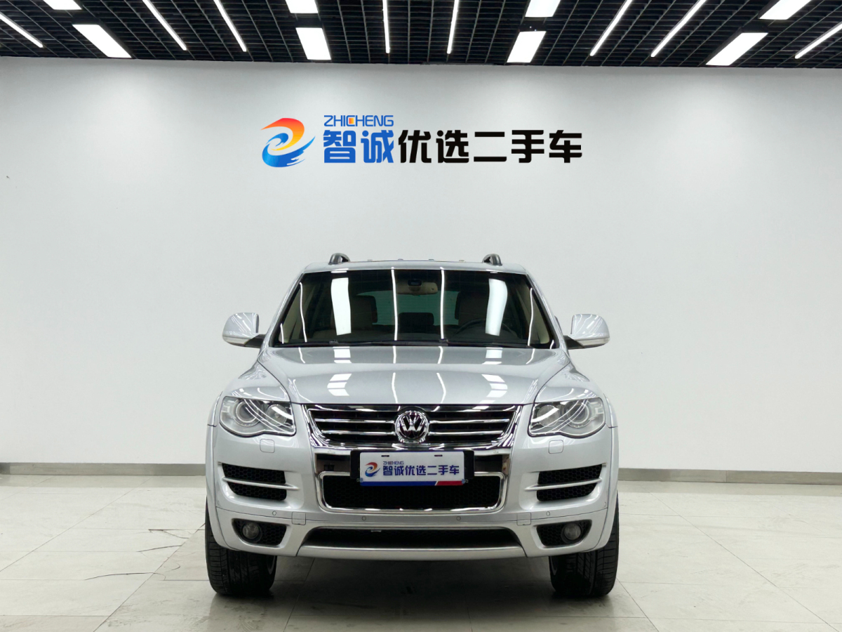 Volkswagen Touareg 2010 car image #2