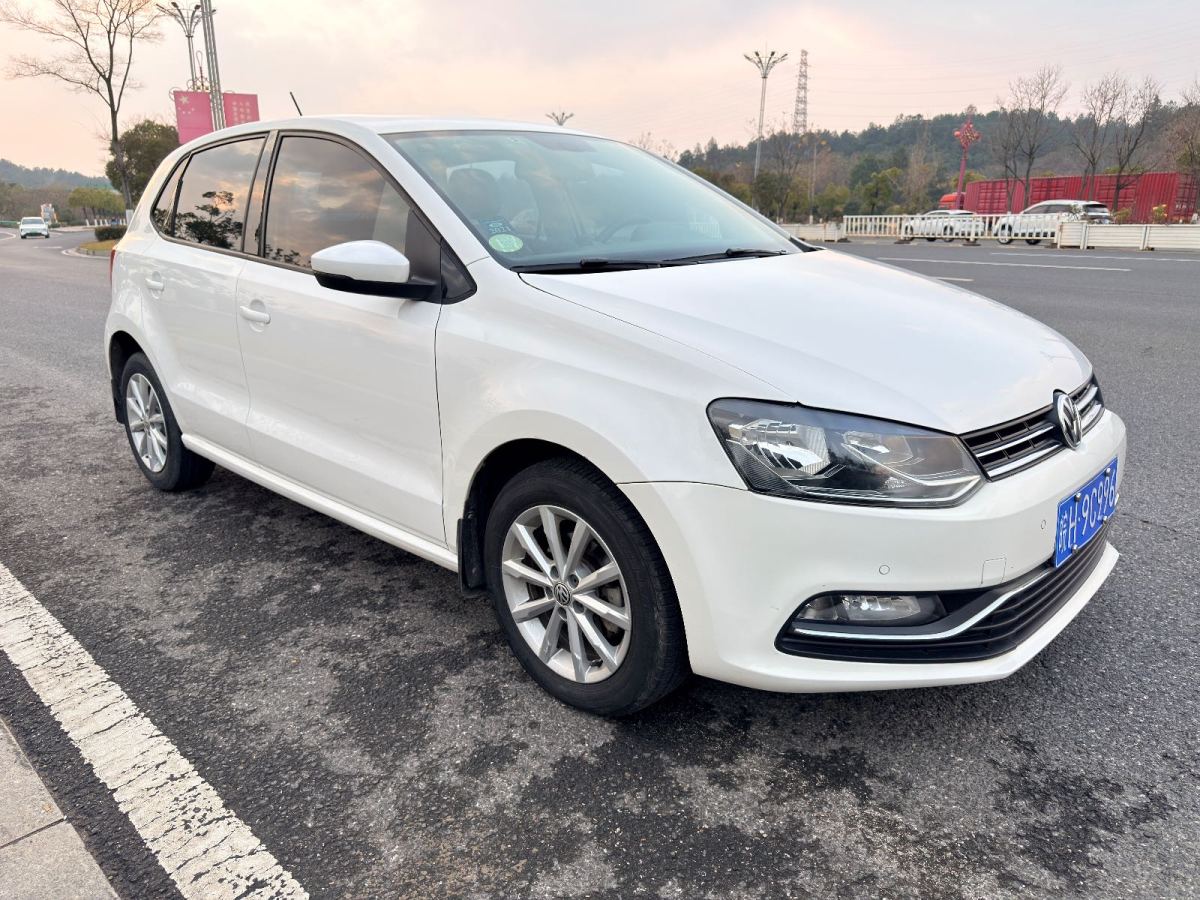 Volkswagen Polo 2014 car image #2