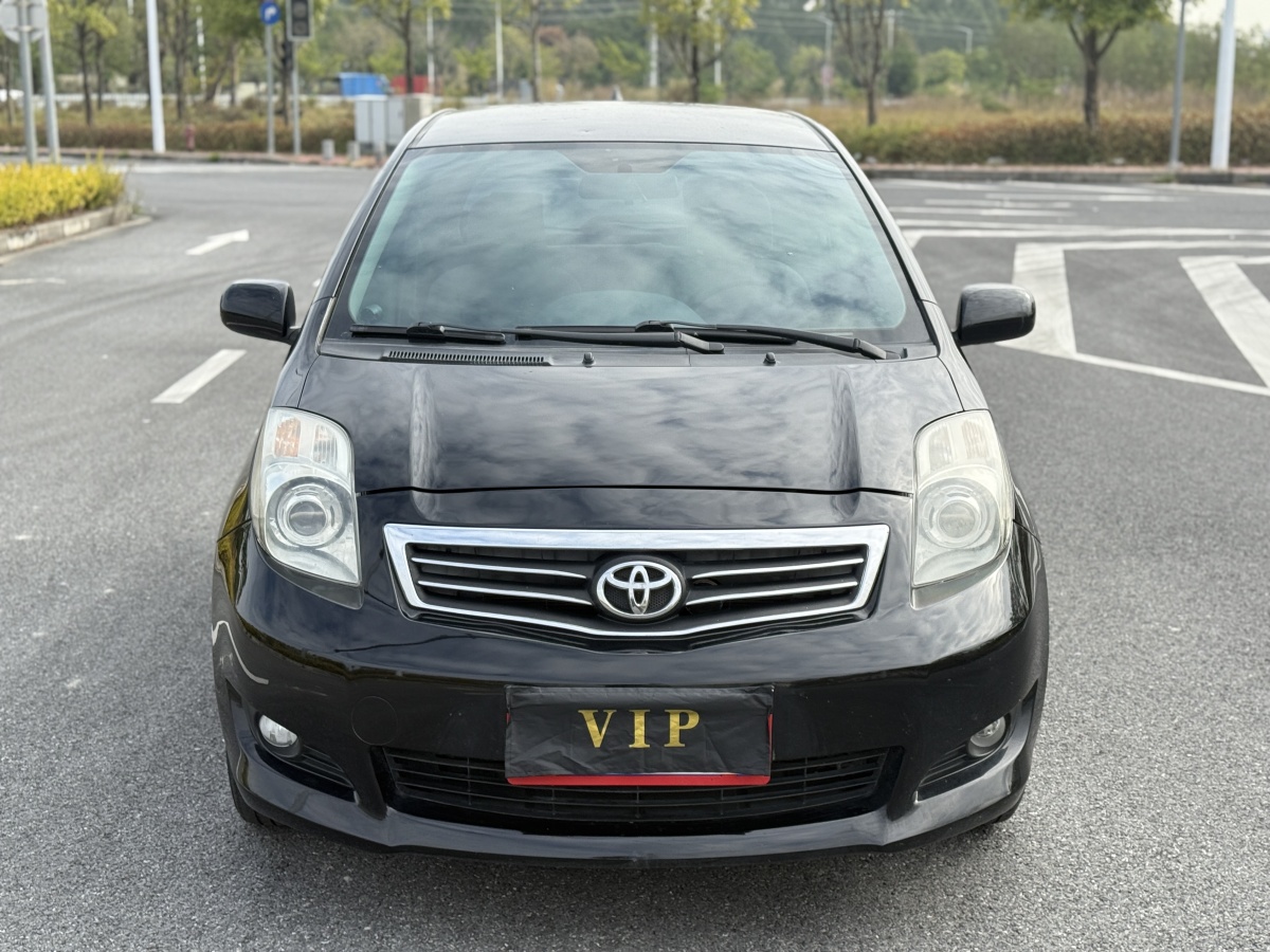 Toyota Yaris 2010 car image #2