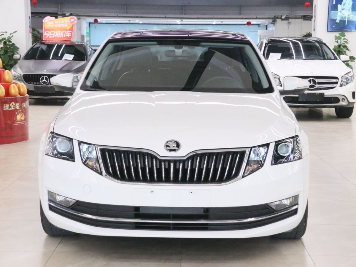 Skoda Octavia 2020 car image #2
