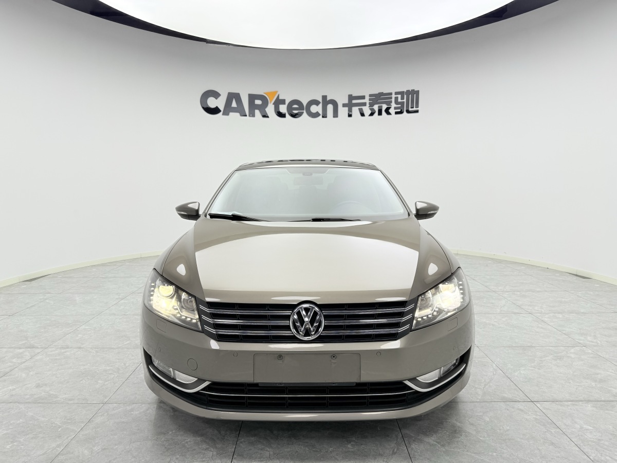 Volkswagen Passat 2012 car image #2