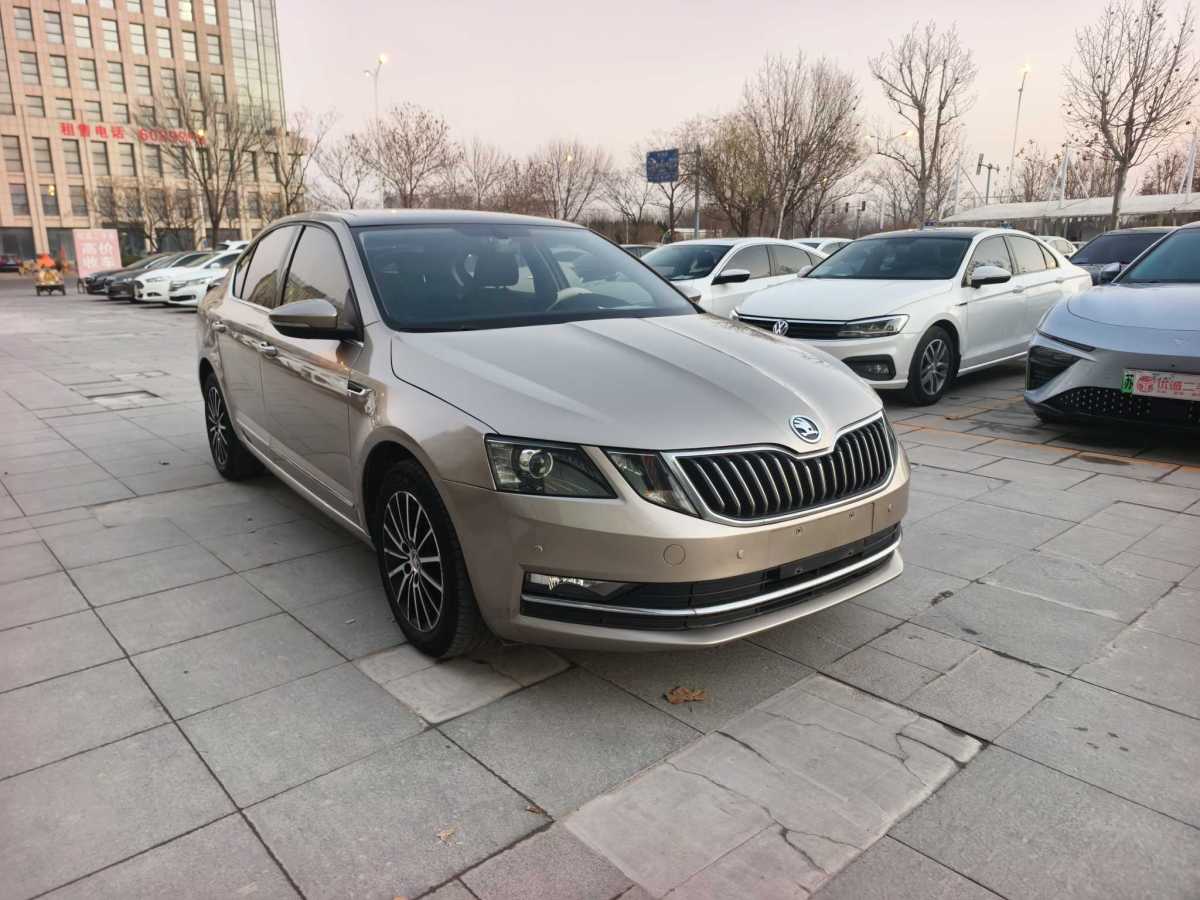 Skoda Octavia 2019 car image #2