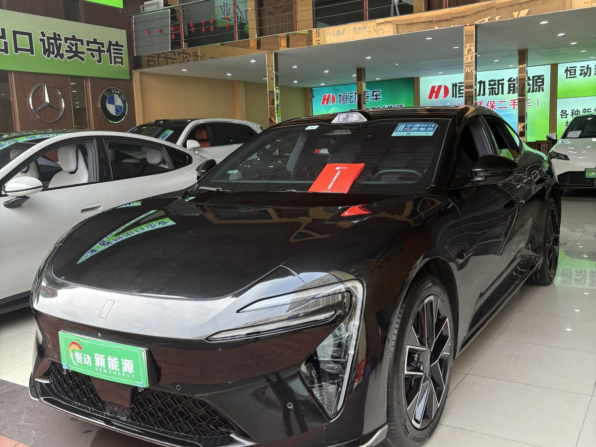 Avatr 06 2025 car image #2