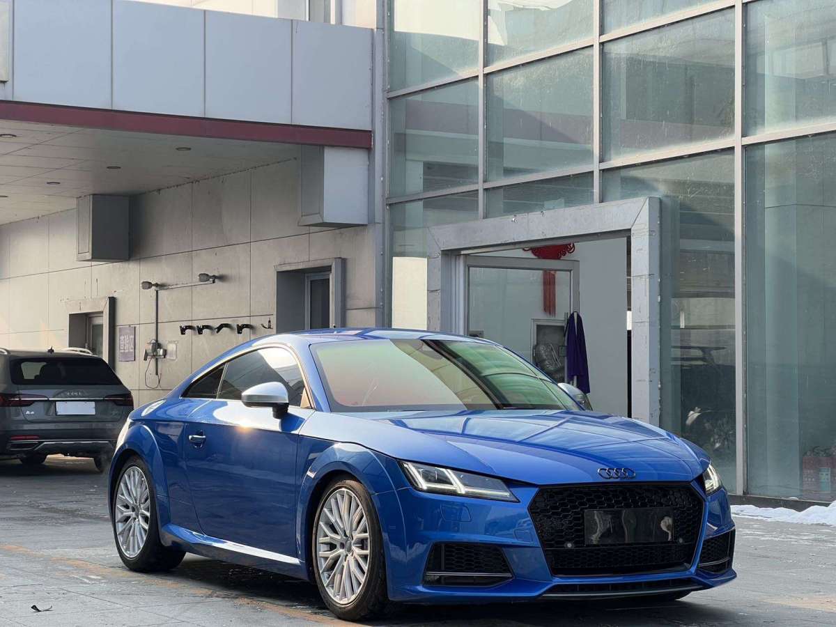 Audi TTS 2017 car image #2