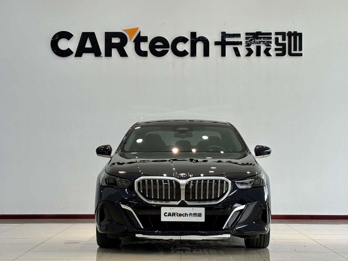 BMW 5 Series 2025 car image #2