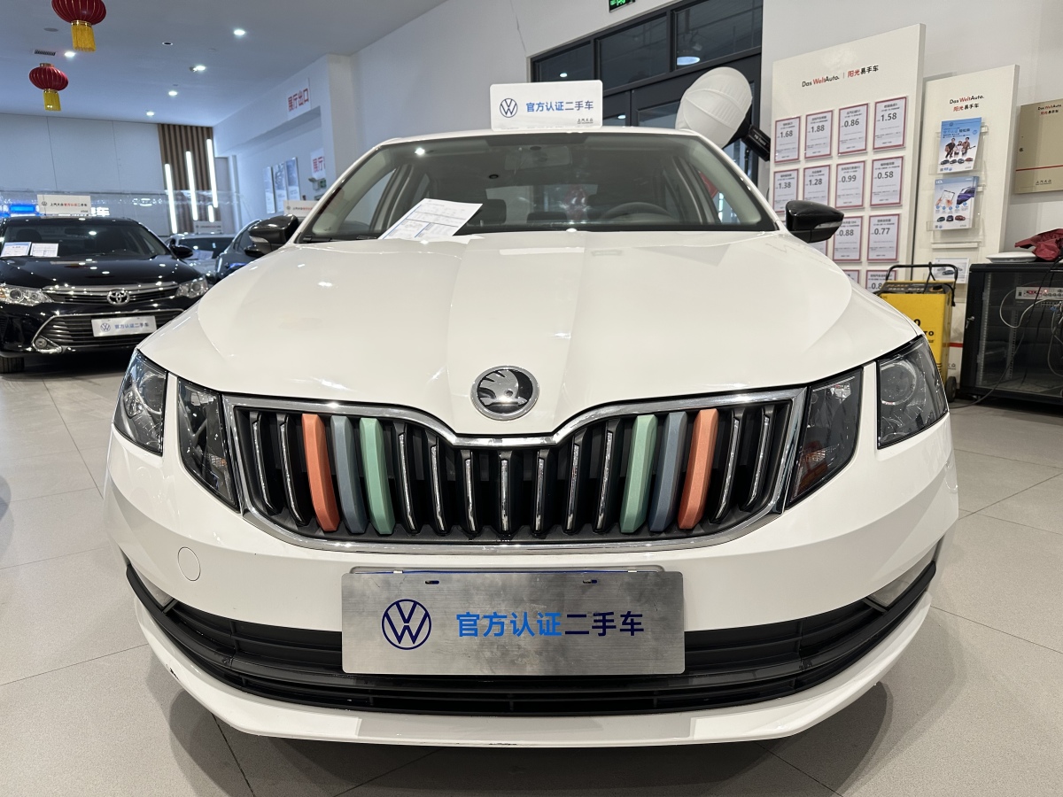 Skoda Octavia 2020 car image #2