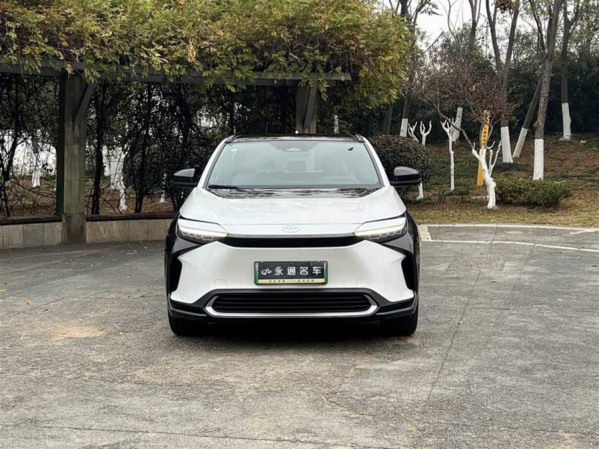 Toyota bZ4X 2022 immagine di auto #2