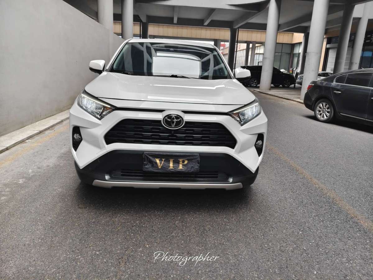 Toyota RAV4 Hybird E+ 2021 صورة سيارة #2