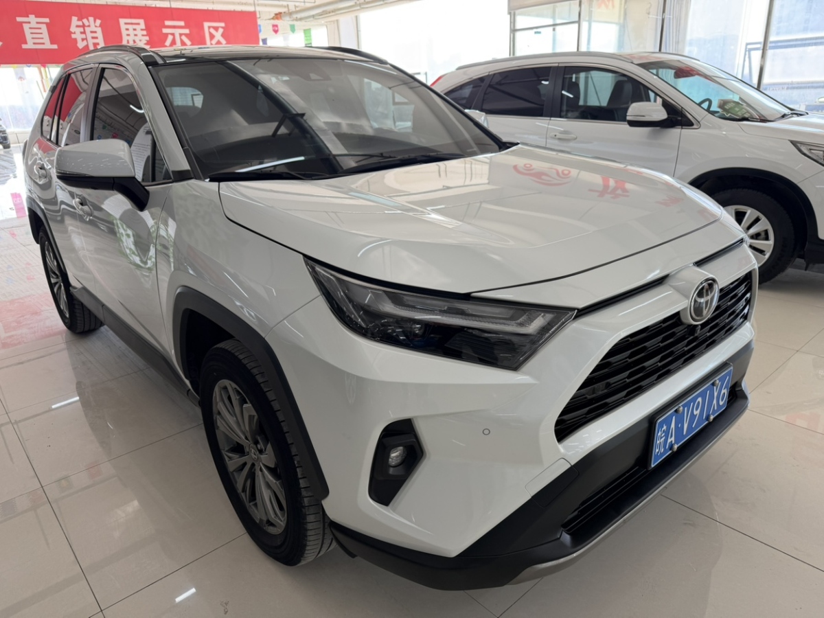 Toyota RAV4 2024 car image #2