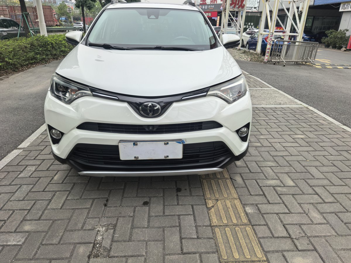 Toyota RAV4 2018 #2 Toyota RAV4 2018 car image #2
