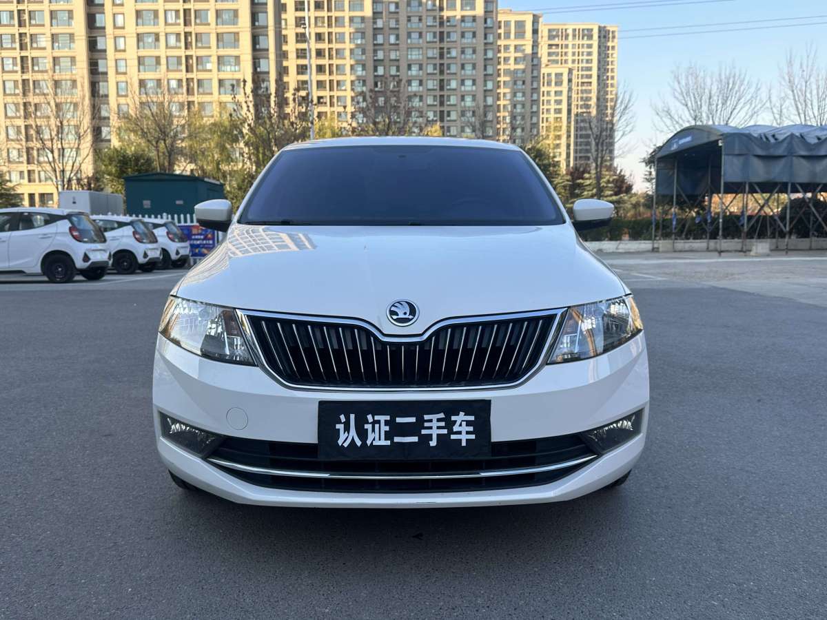 Skoda Rapid 2018 car image #2