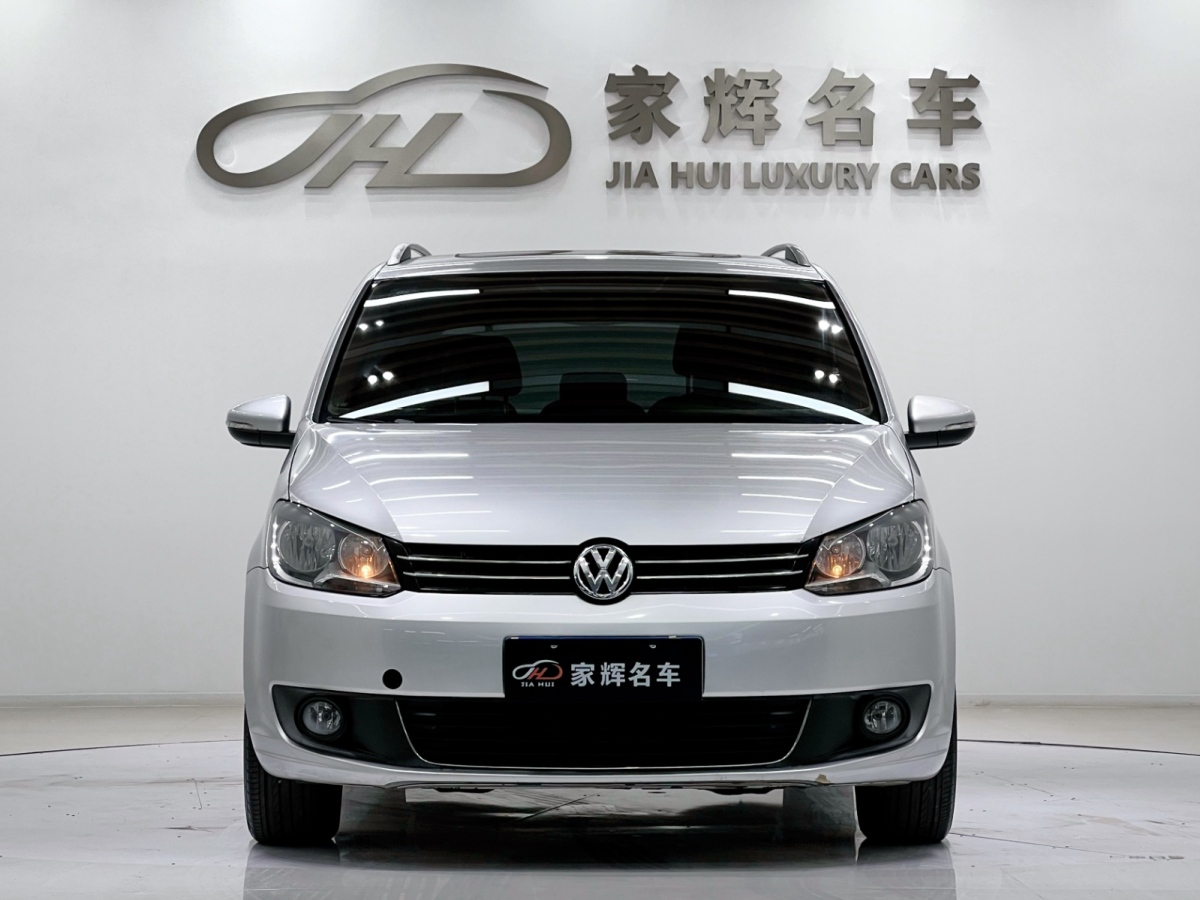 Volkswagen Touran 2012 car image #2