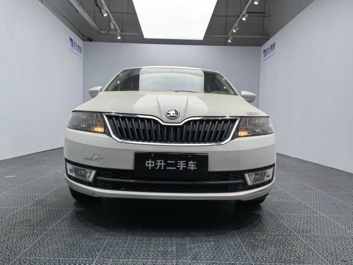 Skoda Rapid 2014 car image #2