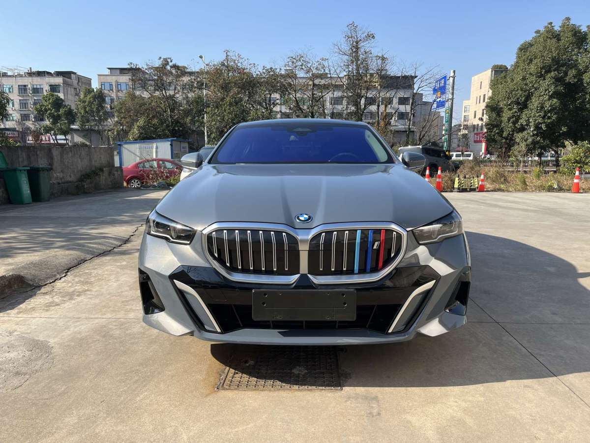 BMW i5 2025 #2 BMW i5 2025 car image #2