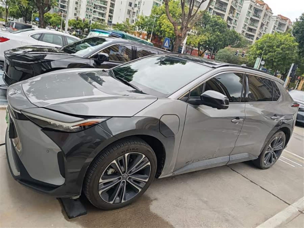 Toyota bZ4X 2022 immagine di auto #2