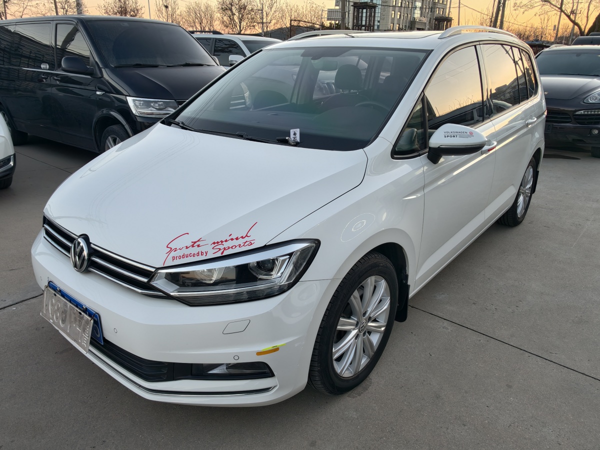 Volkswagen Touran 2018 car image #2