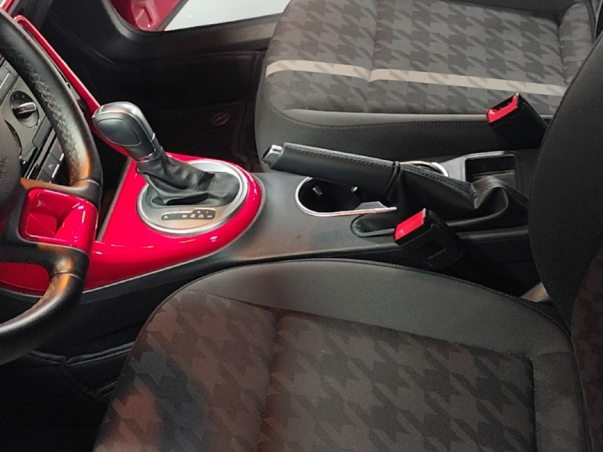 Volkswagen Beetle 2018 car image #2