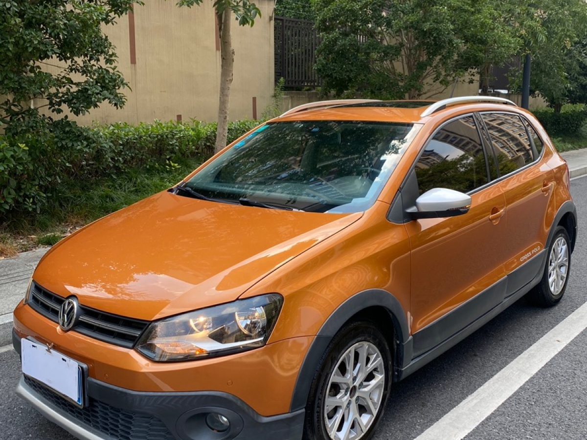 Volkswagen Polo 2016 car image #2
