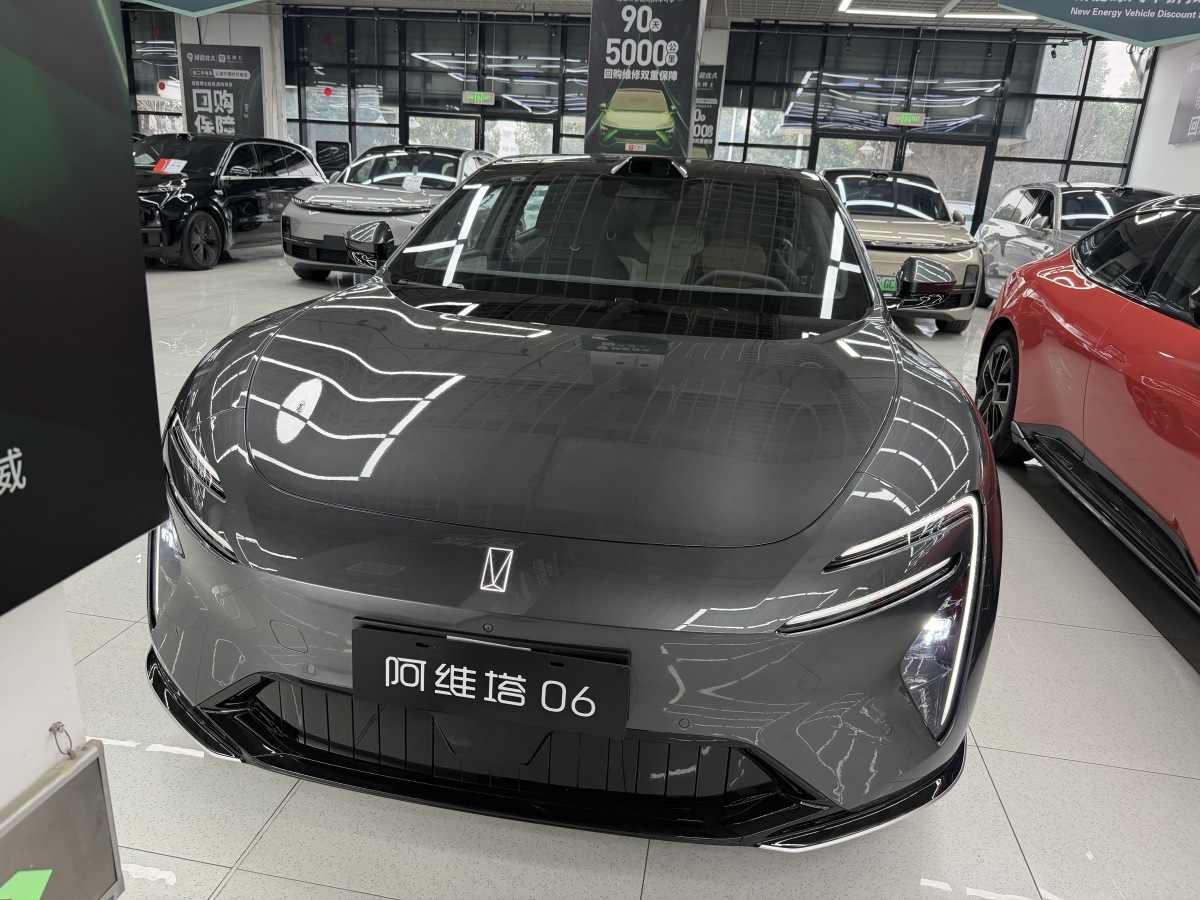 Avatr 06 2025 car image #2