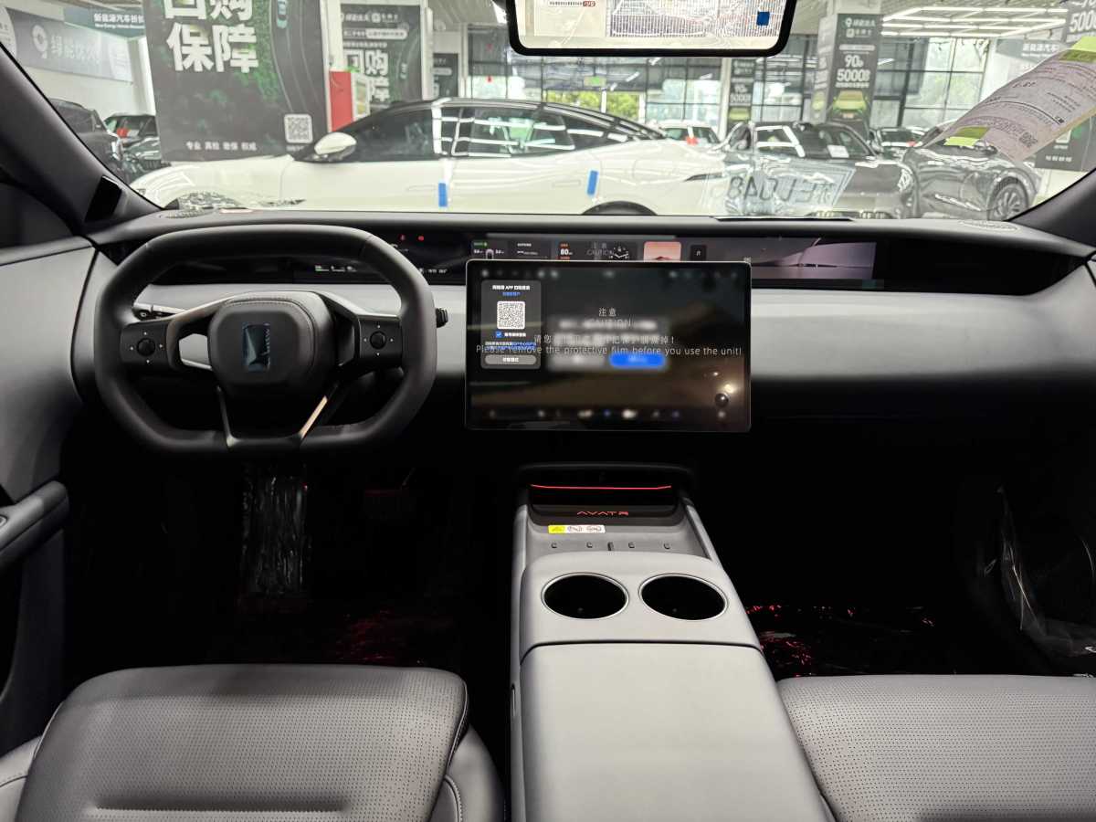 Avatr 06 2025 car image #2