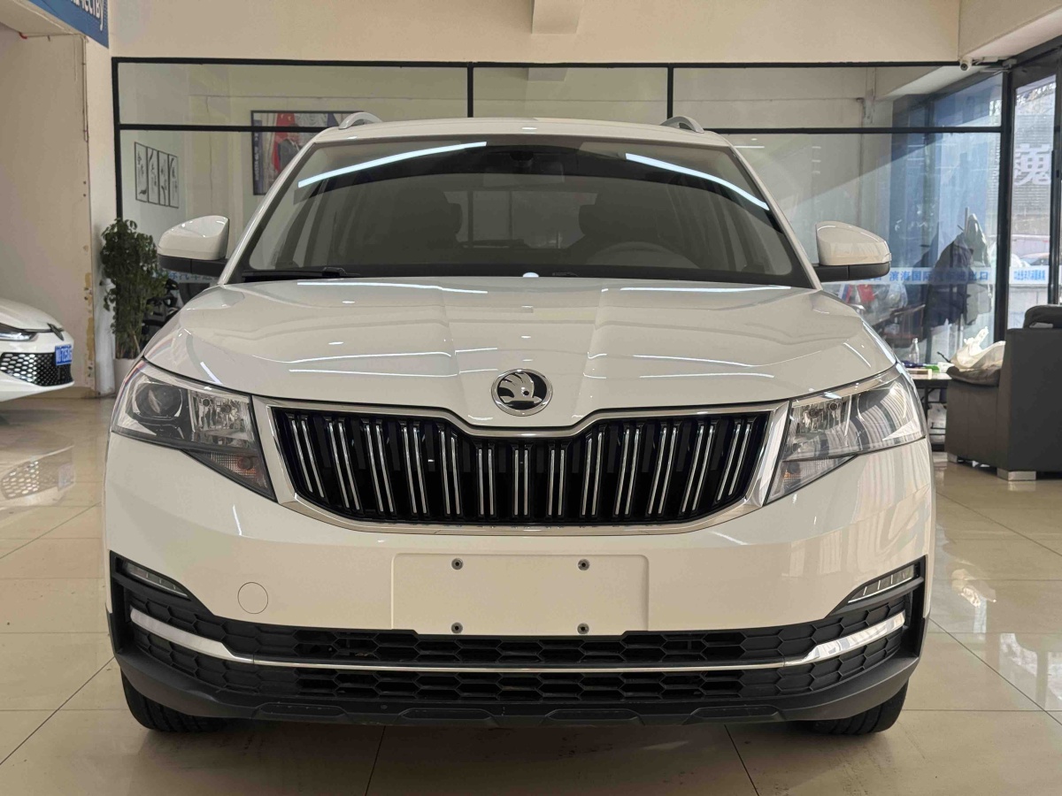 Skoda Kamiq 2021 car image #2