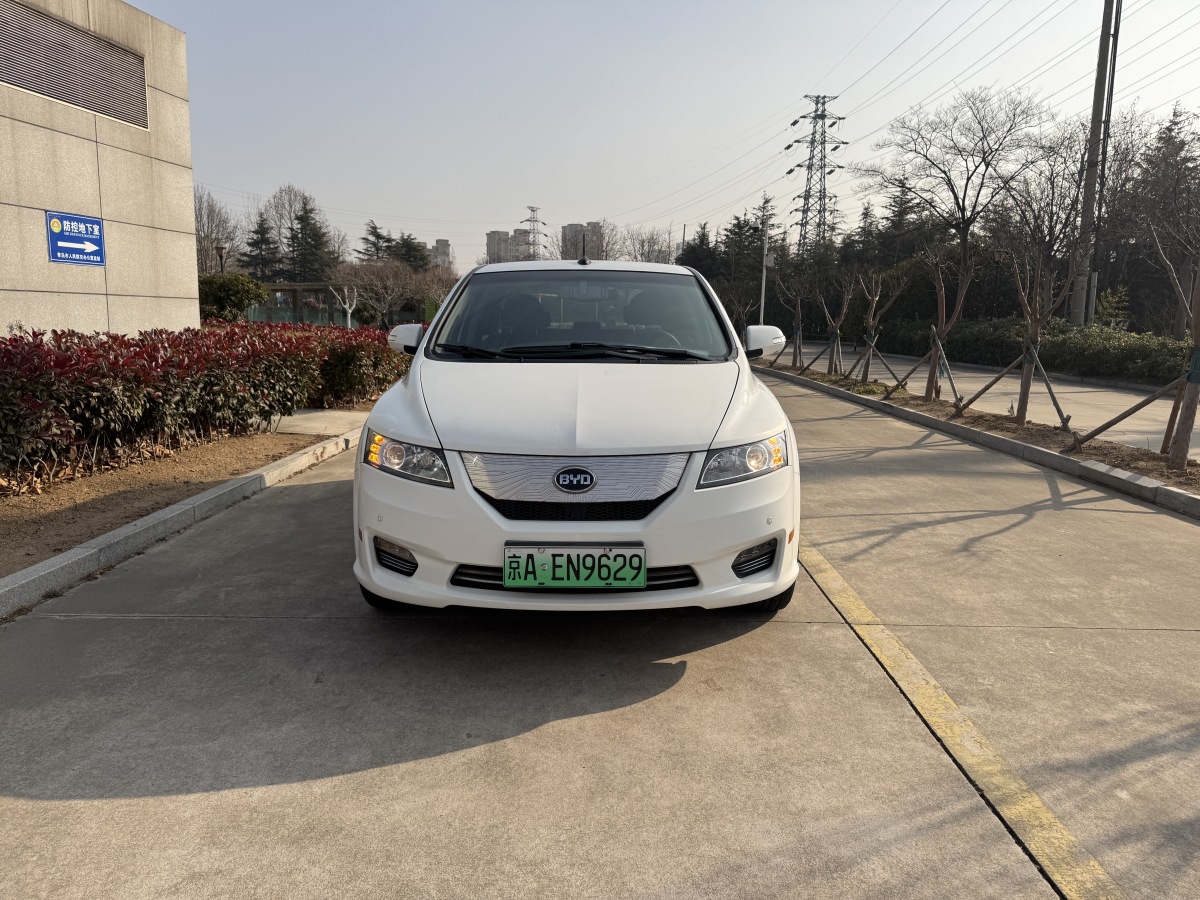 BYD e6 2017 #2 BYD e6 2017 car image #2
