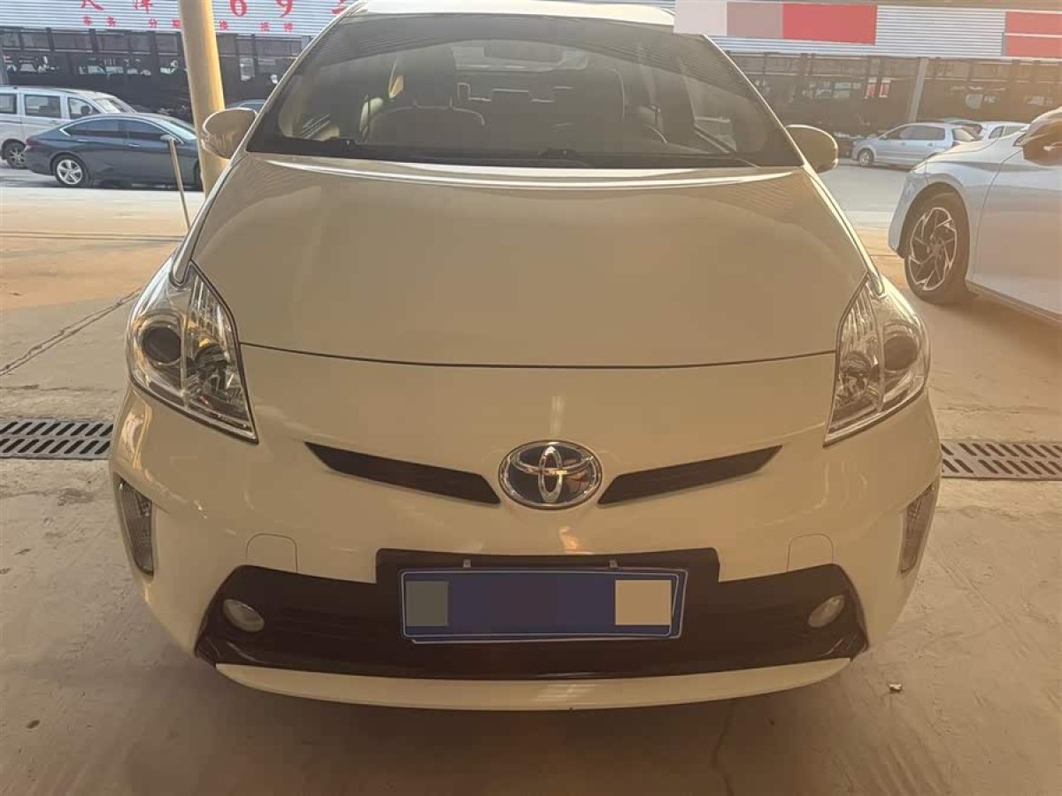 Toyota Prius 2015 car image #2