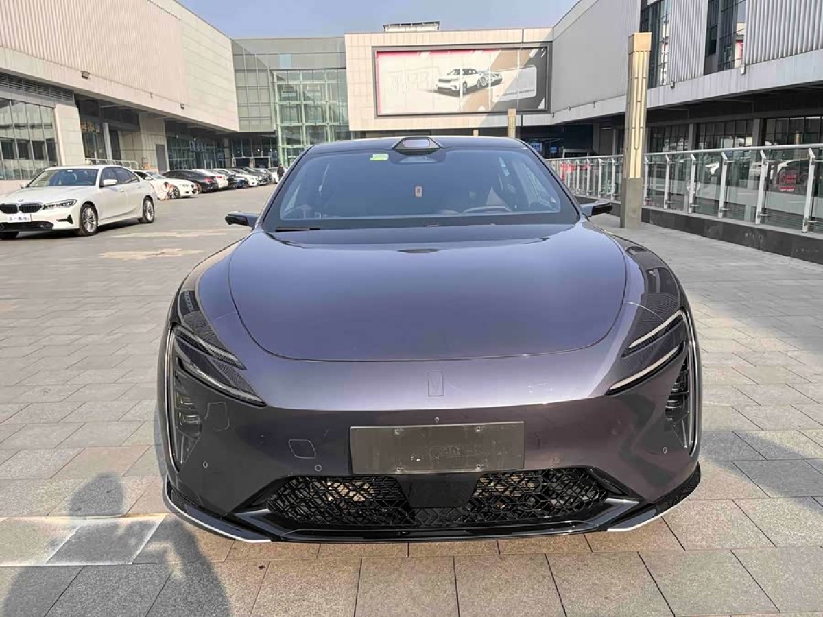 Avatr 06 2025 car image #2