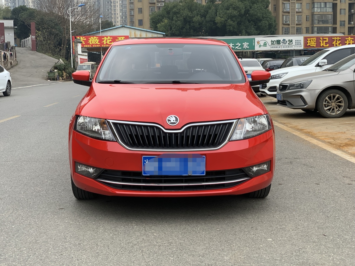 Skoda Rapid Spaceback 2018 car image #2