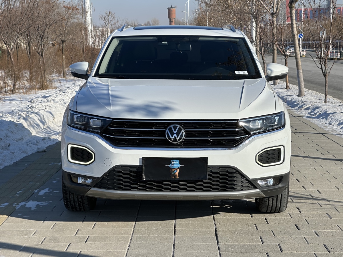 Volkswagen T-Roc 2021 car image #2