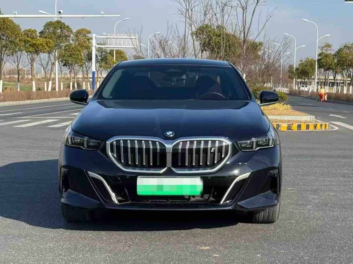 BMW i5 2024 car image #2