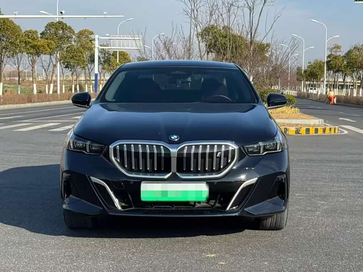 BMW i5 2024 car image #2