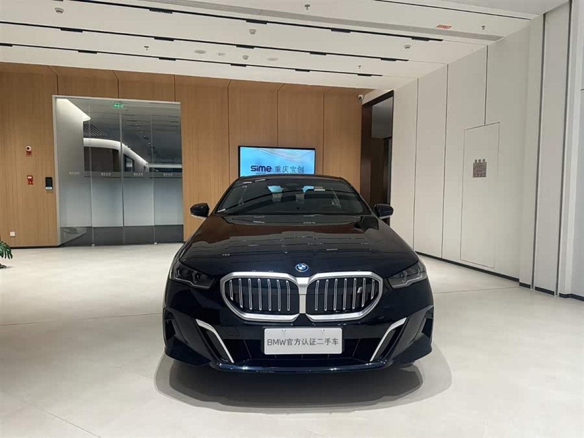 BMW i5 2024 car image #2