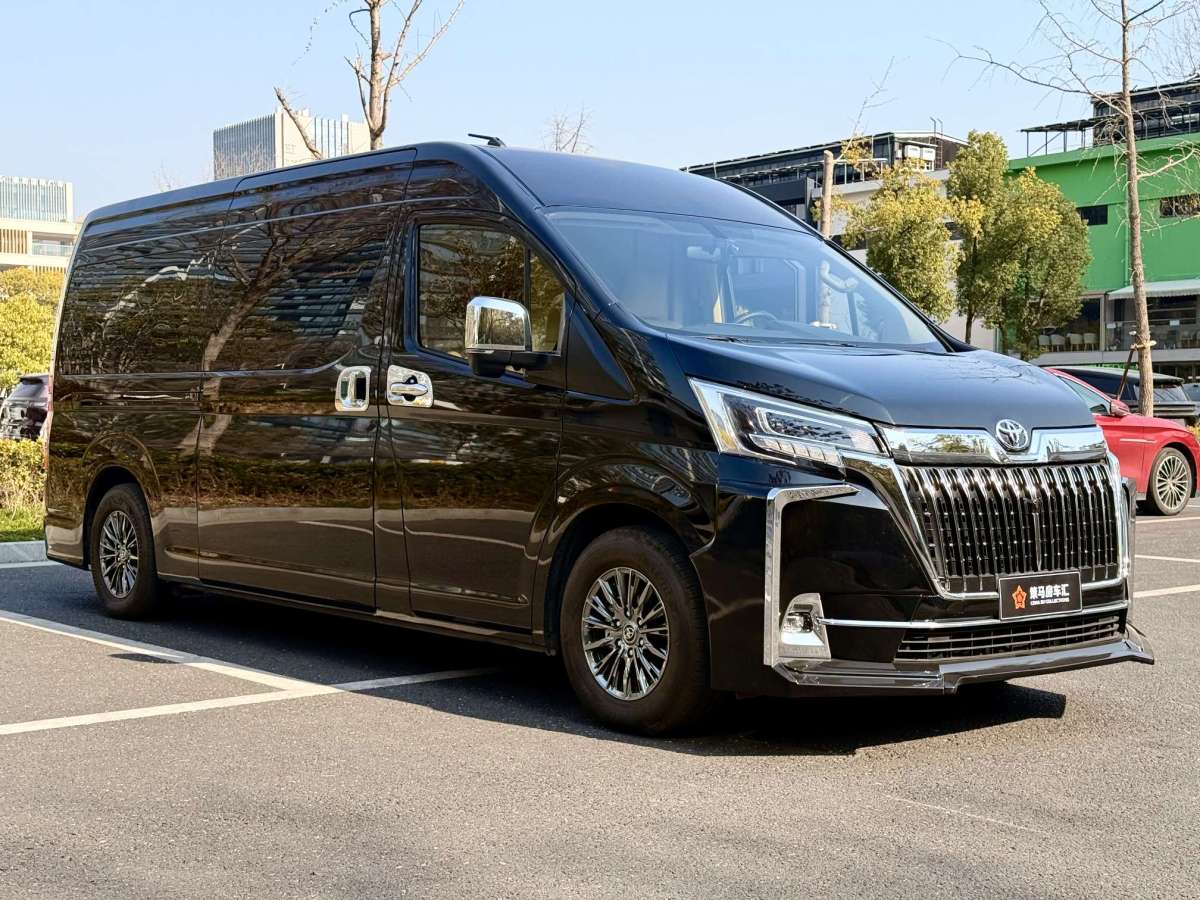 Toyota Hiace 2024 immagine di auto #2