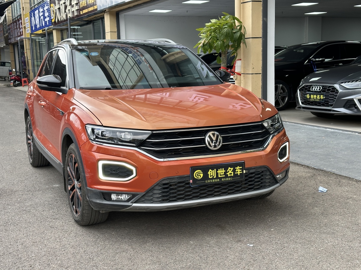 Volkswagen T-Roc 2018 car image #2