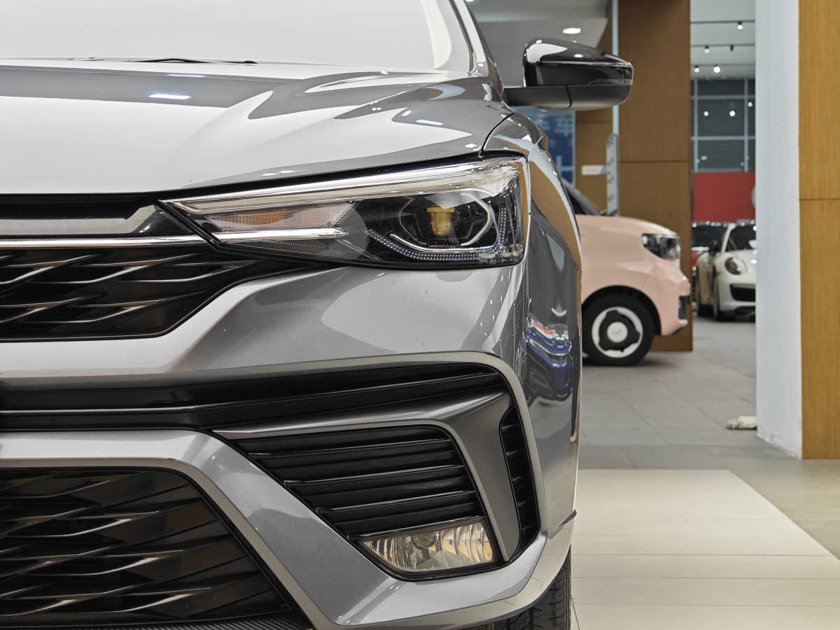 Roewe i5 2023 #2 Roewe i5 2023 car image #2