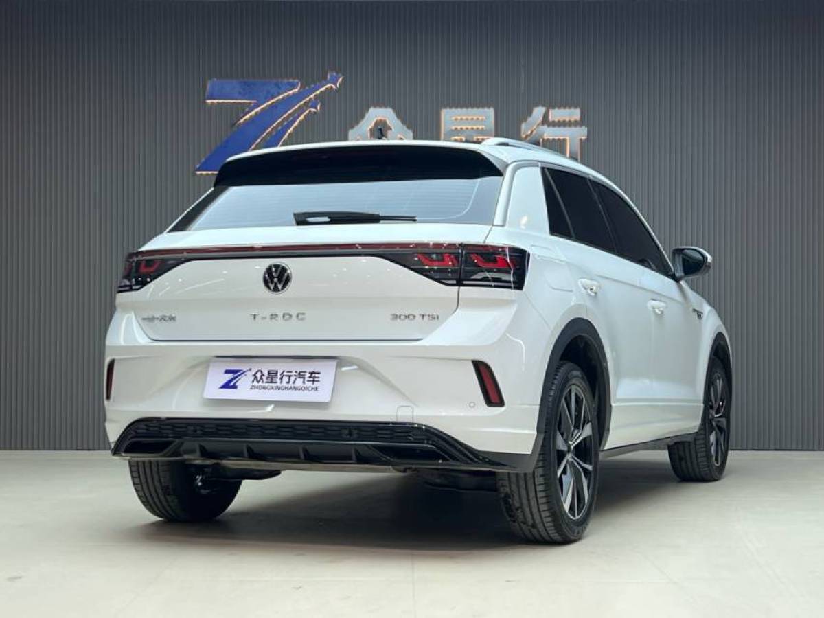 Volkswagen T-Roc 2023 car image #2