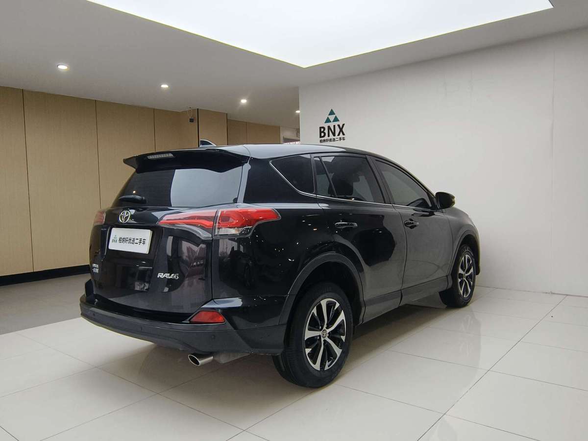Toyota RAV4 2019 car image #2