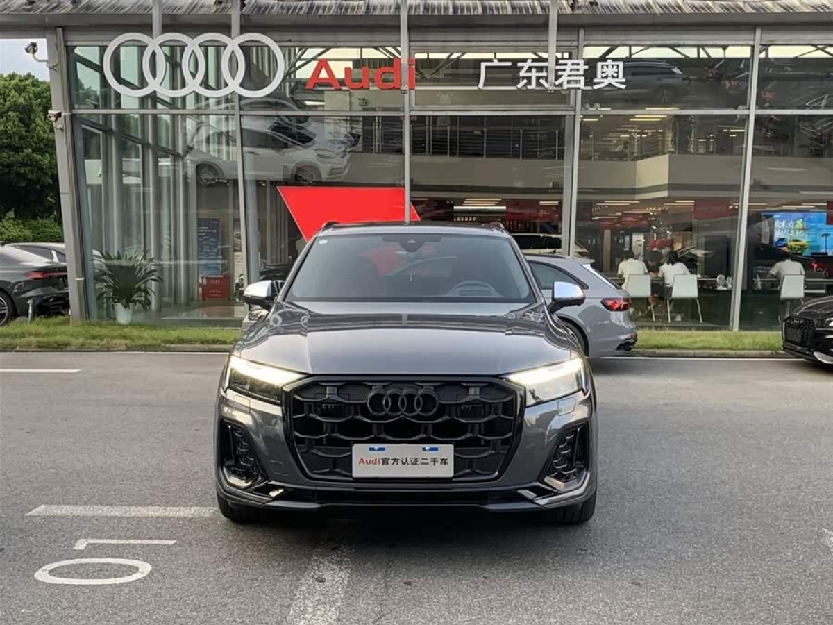 Audi SQ7 2024 car image #2