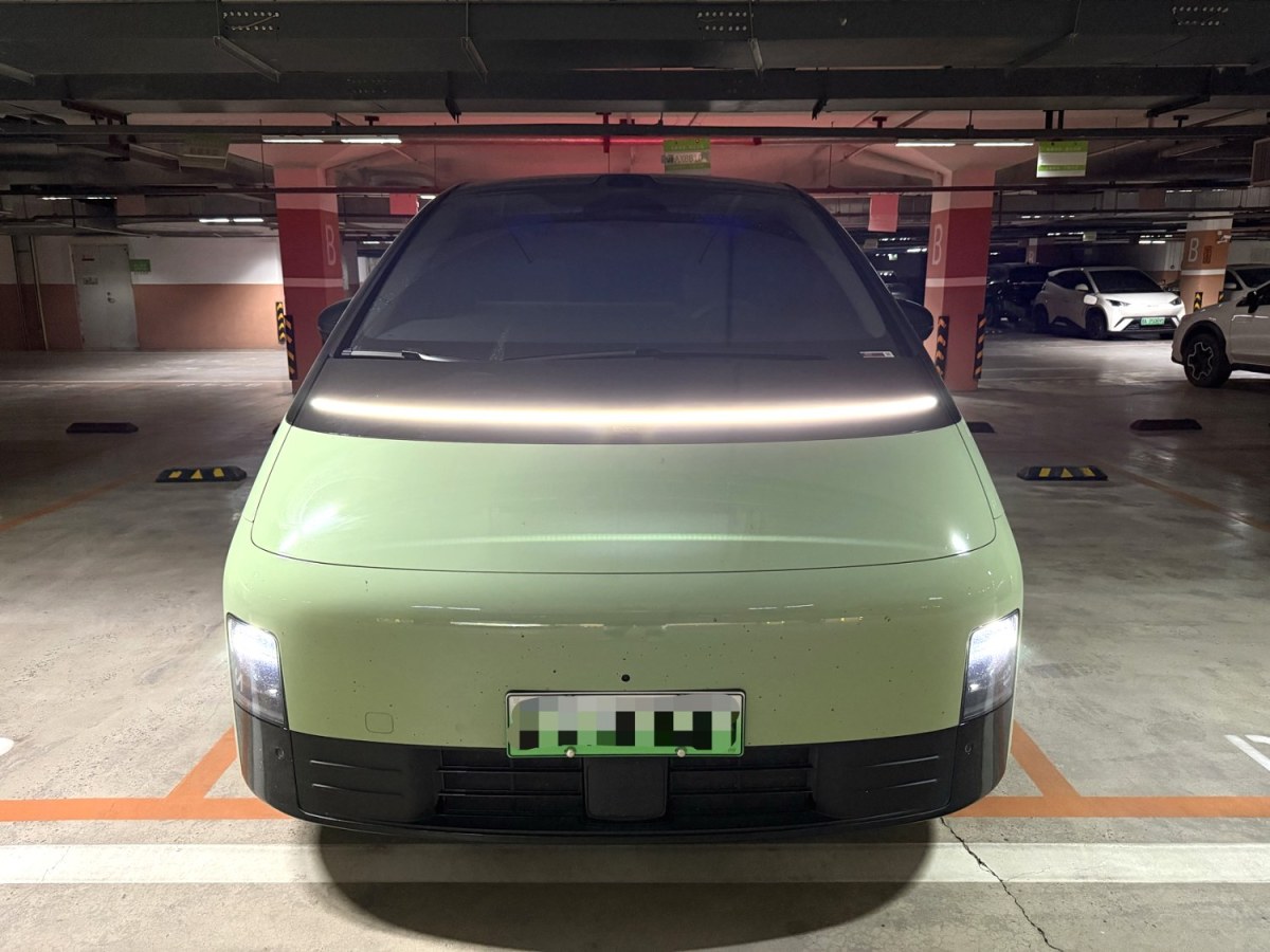 理想汽车 理想MEGA 2025 汽车图片 #2