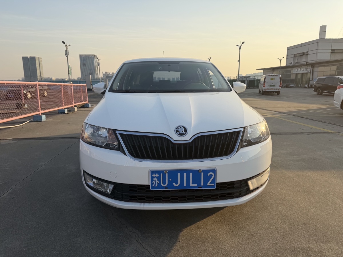 Skoda Rapid Spaceback 2017 car image #2