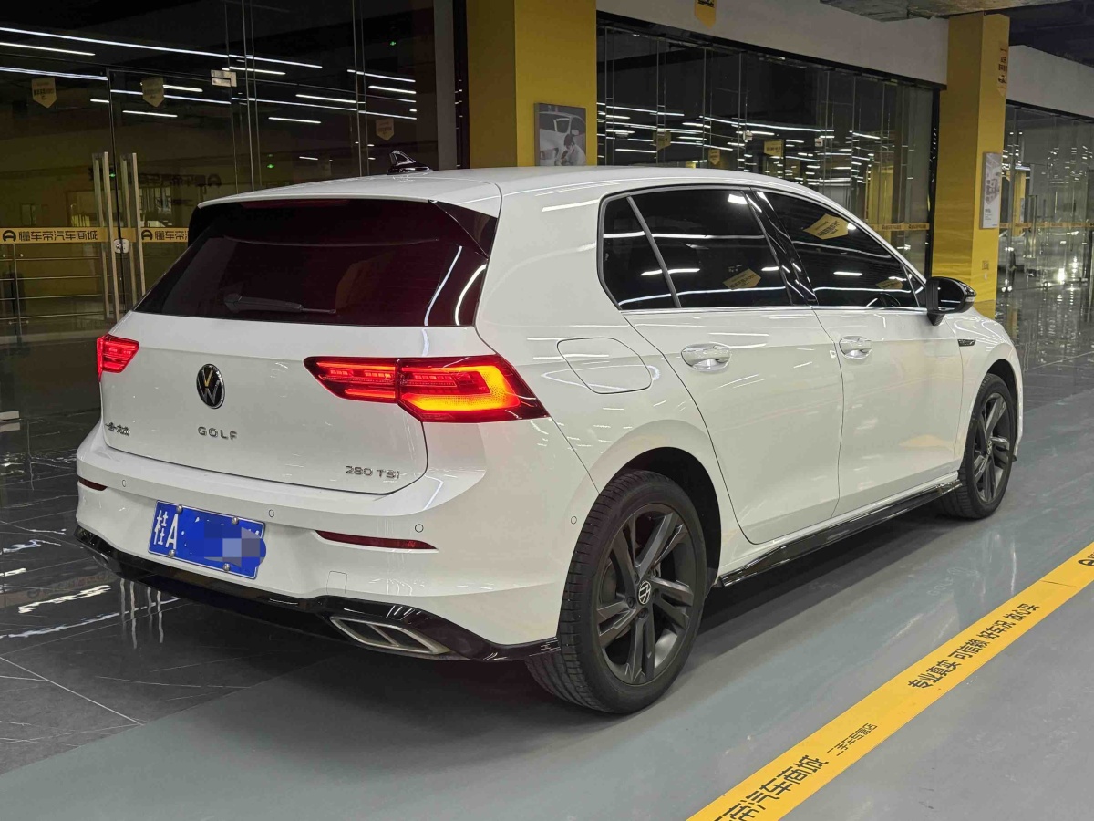 Volkswagen Golf 2025 car image #2