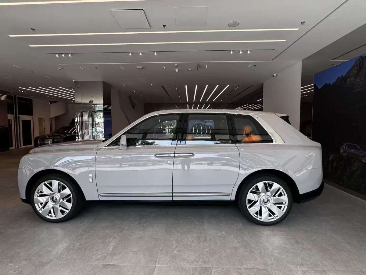 Rolls-Royce Cullinan car image #2