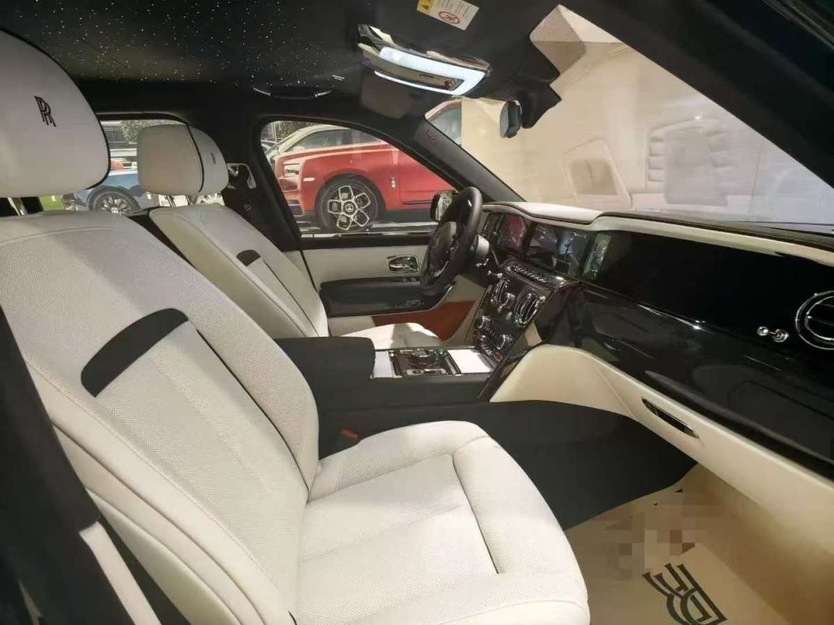 Rolls-Royce Cullinan car image #2