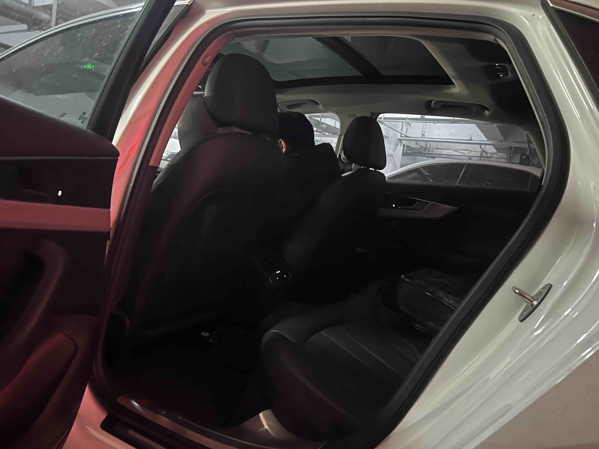 Audi A4L 2017 car image #2