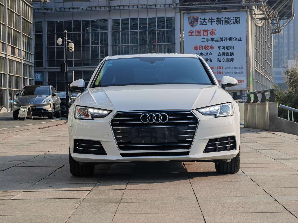 Audi A4L 2018 car image #2