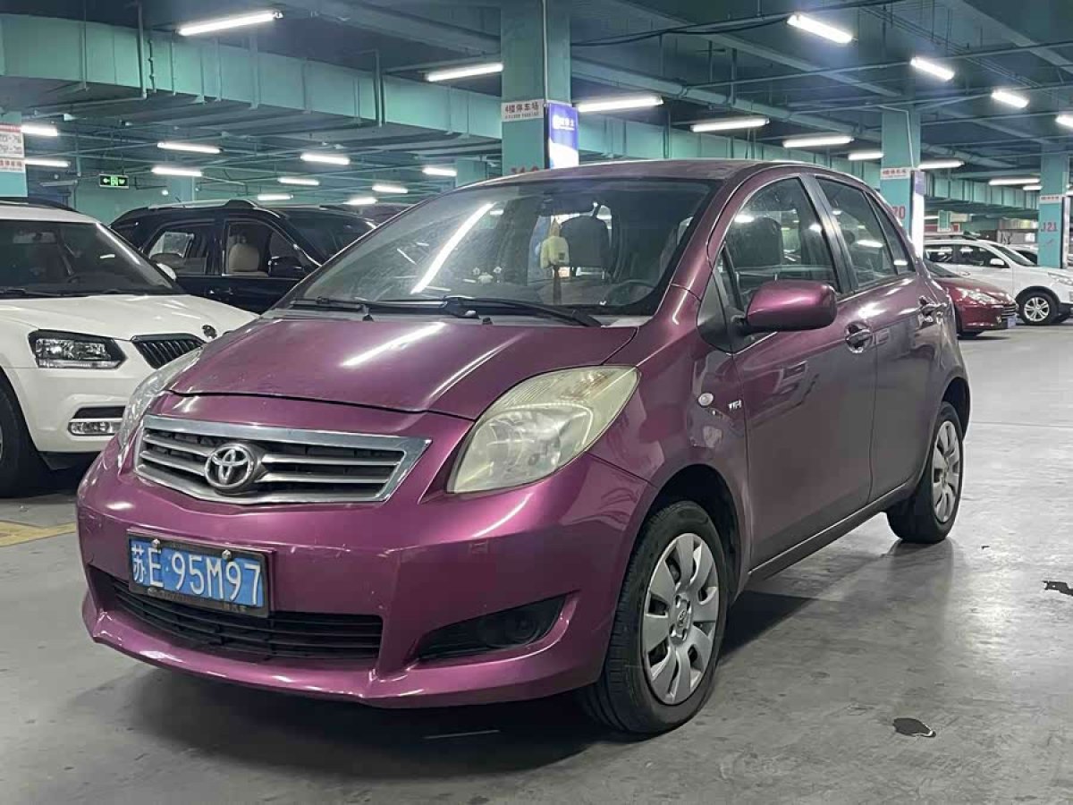 Toyota Yaris 2011 car image #2