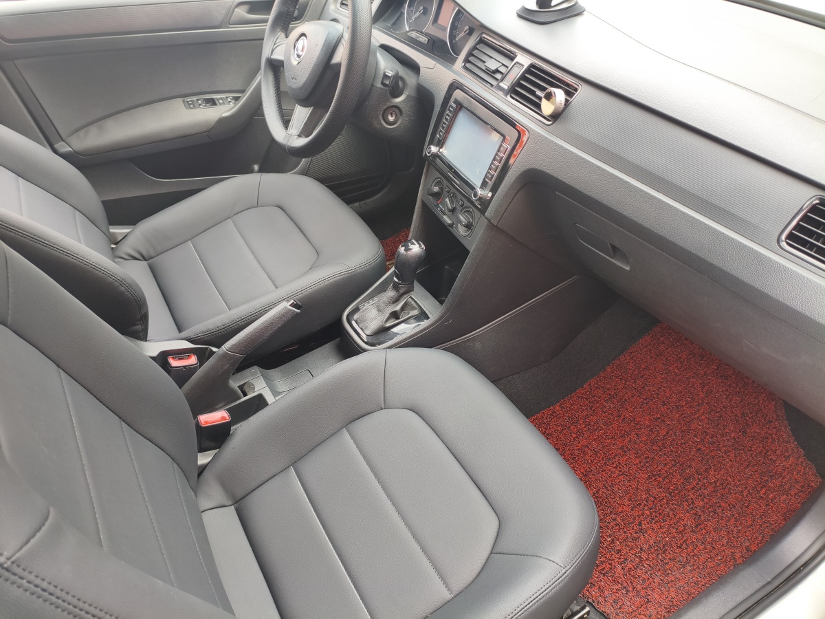 Skoda Rapid Spaceback 2016 изображение автомобиля #2