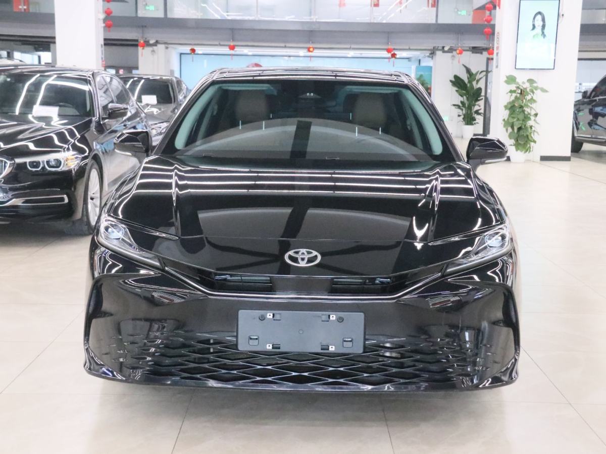 Toyota Camry 2024 immagine di auto #2